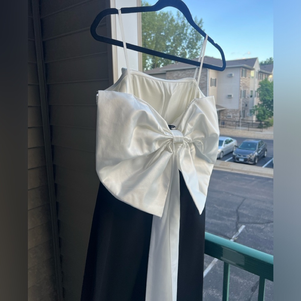 🆕🖤🤍City Studio Black & White Mermaid Gown Formal Evening Dress Size 11/12 - Picture 8 of 15